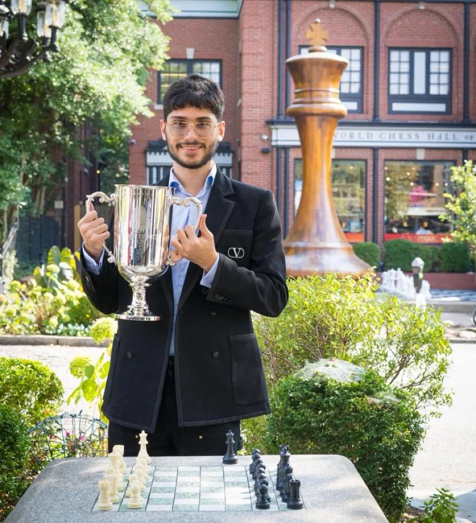 国际象棋辛格费尔德杯赛落幕，九轮比赛结束，丁立人7和2负，未尝胜绩，积3.5分，