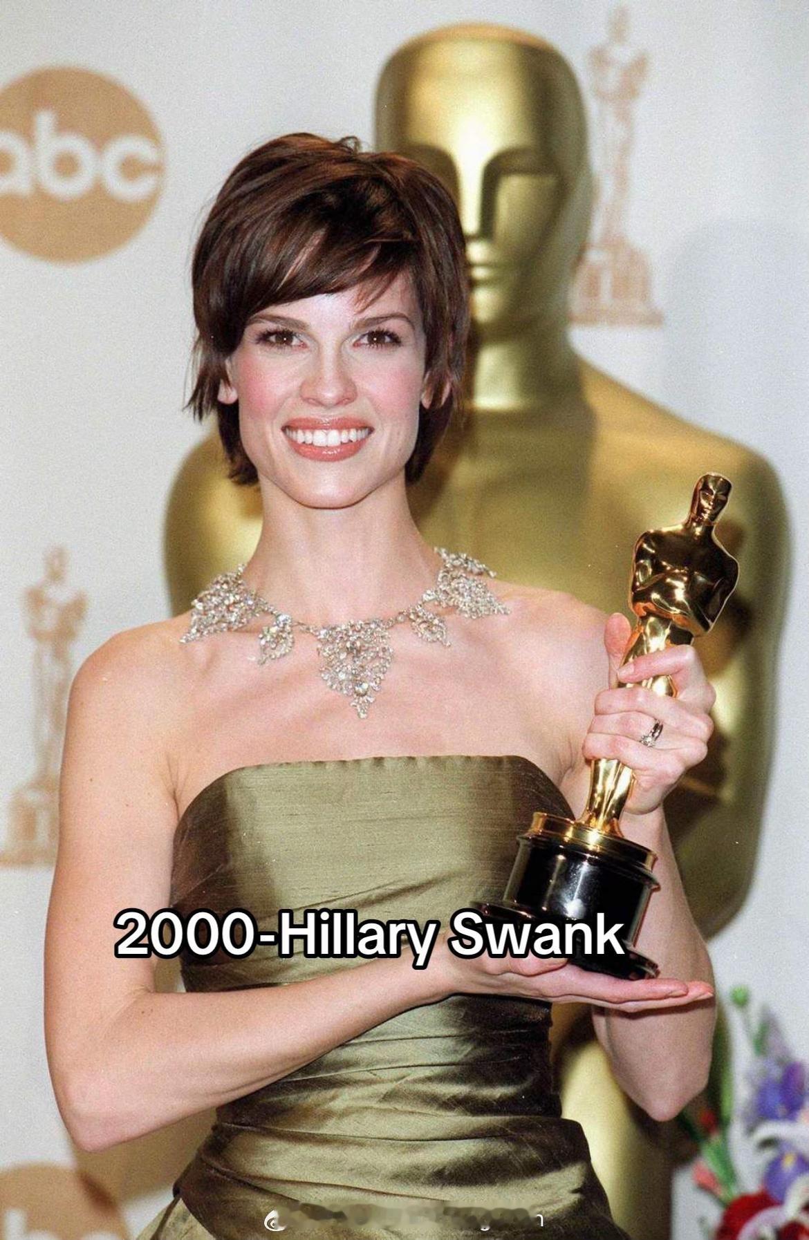 2000年～2025年期间获得奥斯卡影后的女演员们：希拉里·斯万克：《男孩别哭》