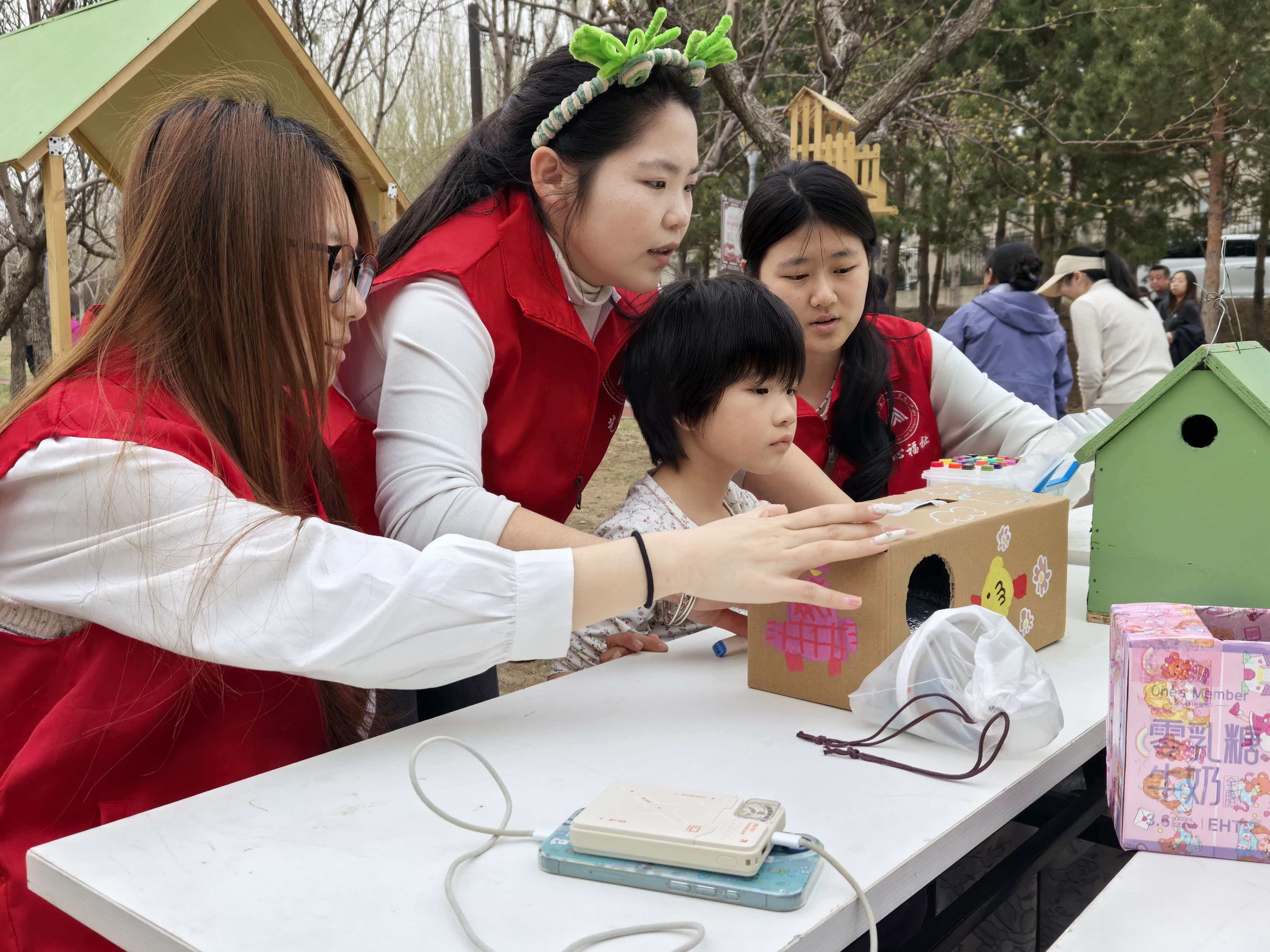 守护飞羽精灵 共绘生态画卷为进一步普及鸟类保护知识，增强市民野生动物保护意识，筑