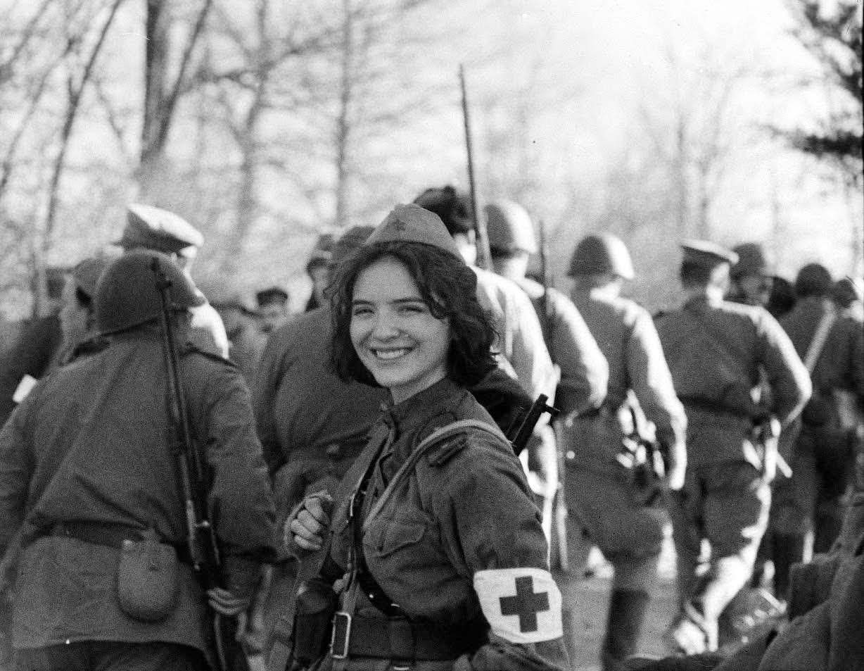 大家甄别得出来视频中哪些是真实历史场景哪些是军迷重演的不？还有他们配备的枪械型号