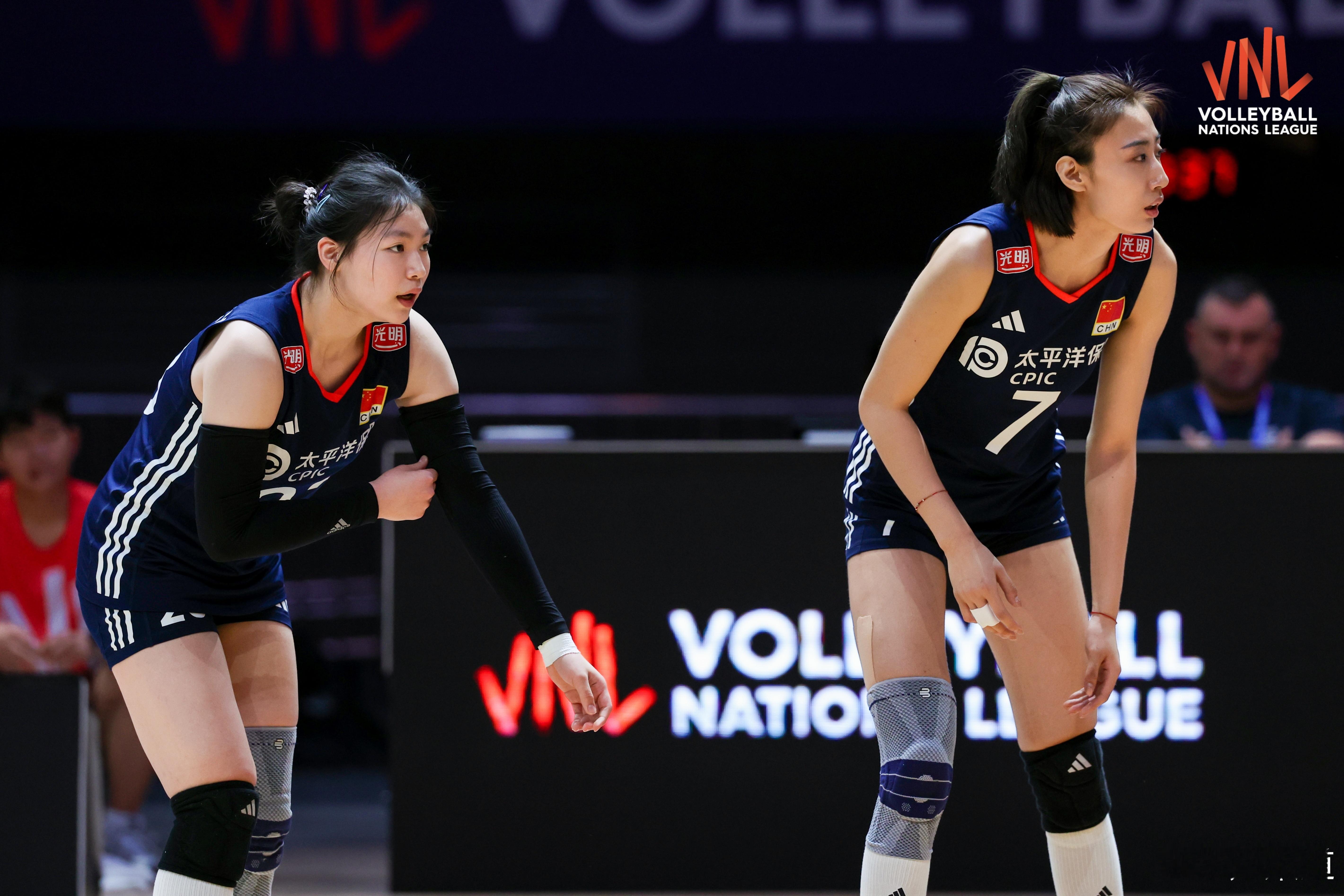 中国女排3比0法国女排王媛媛看好王奥芊未来王媛媛：发球成为第三局取胜关键，看好王