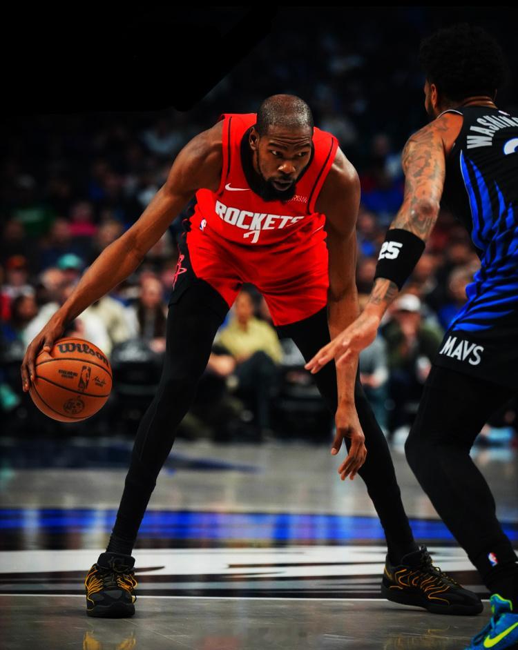 近日，杜兰特参加了《Up & Adams Show》节目。主持人：你是如何做到连