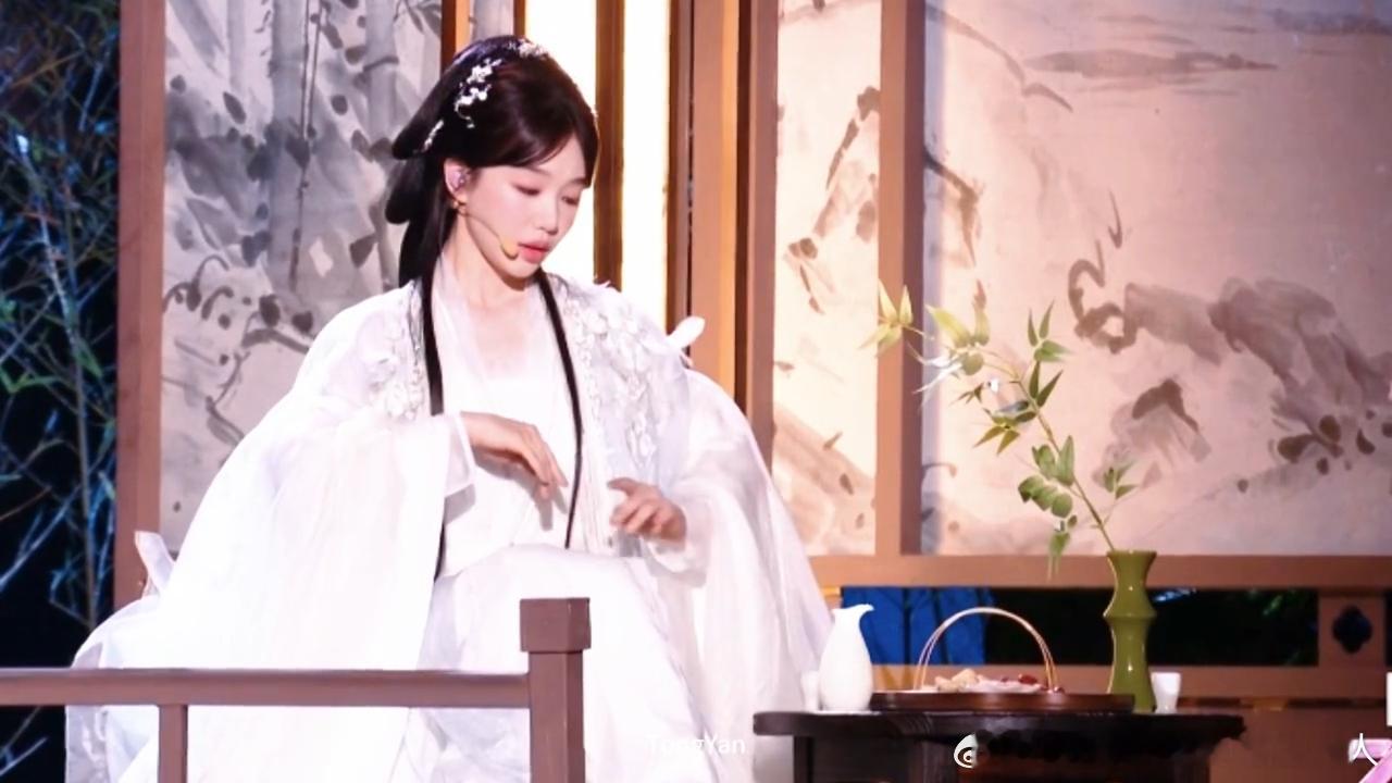 徐梦洁居然没演过古装《冷夜》里徐梦洁的古装扮相真的太绝了，举手投足间全是古典韵味