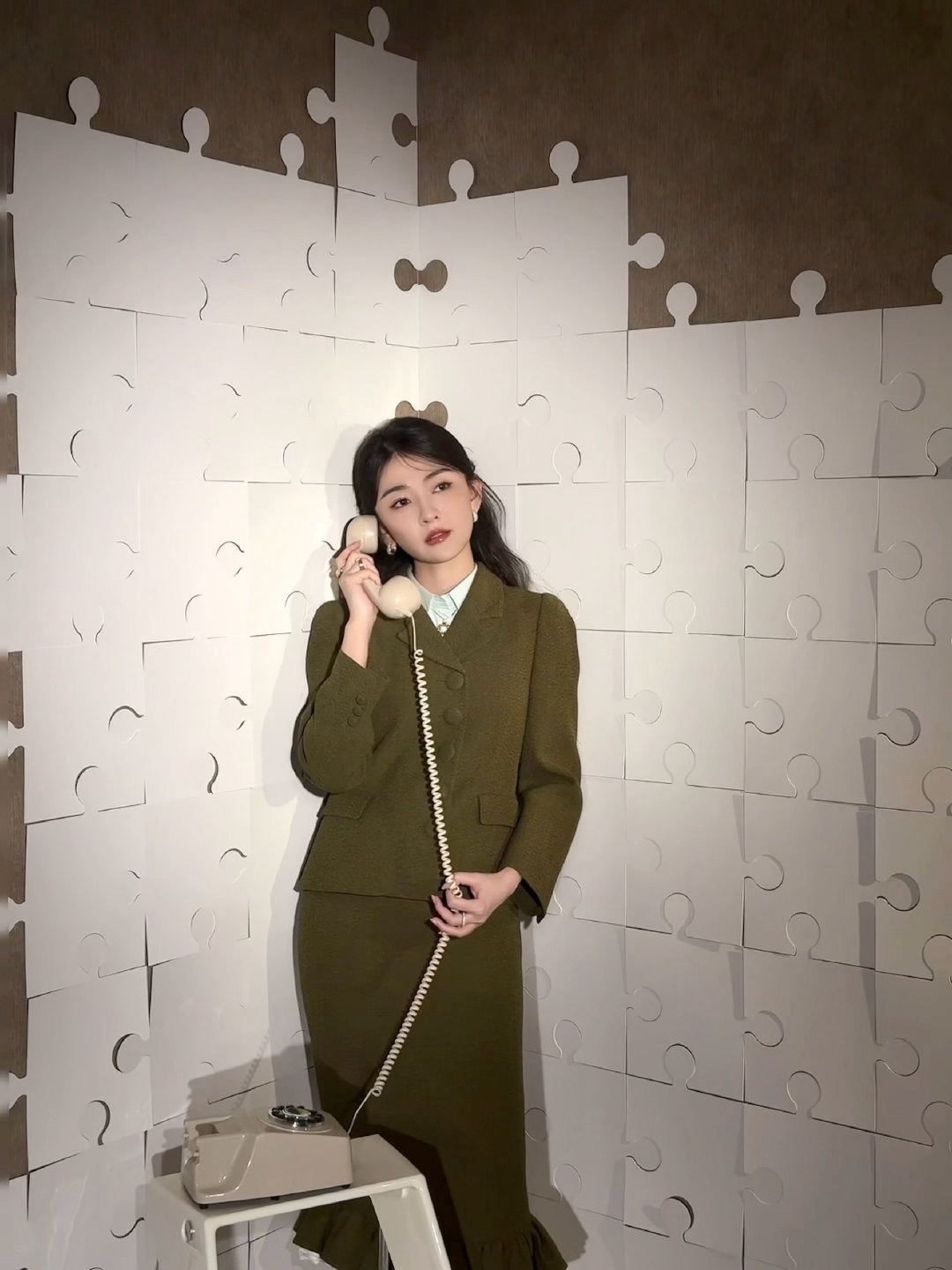 梁洁美成洋娃娃了 梁洁这颜值绝了！眉眼如画气质灵动，妥妥的人间洋娃娃，颜值和氛围