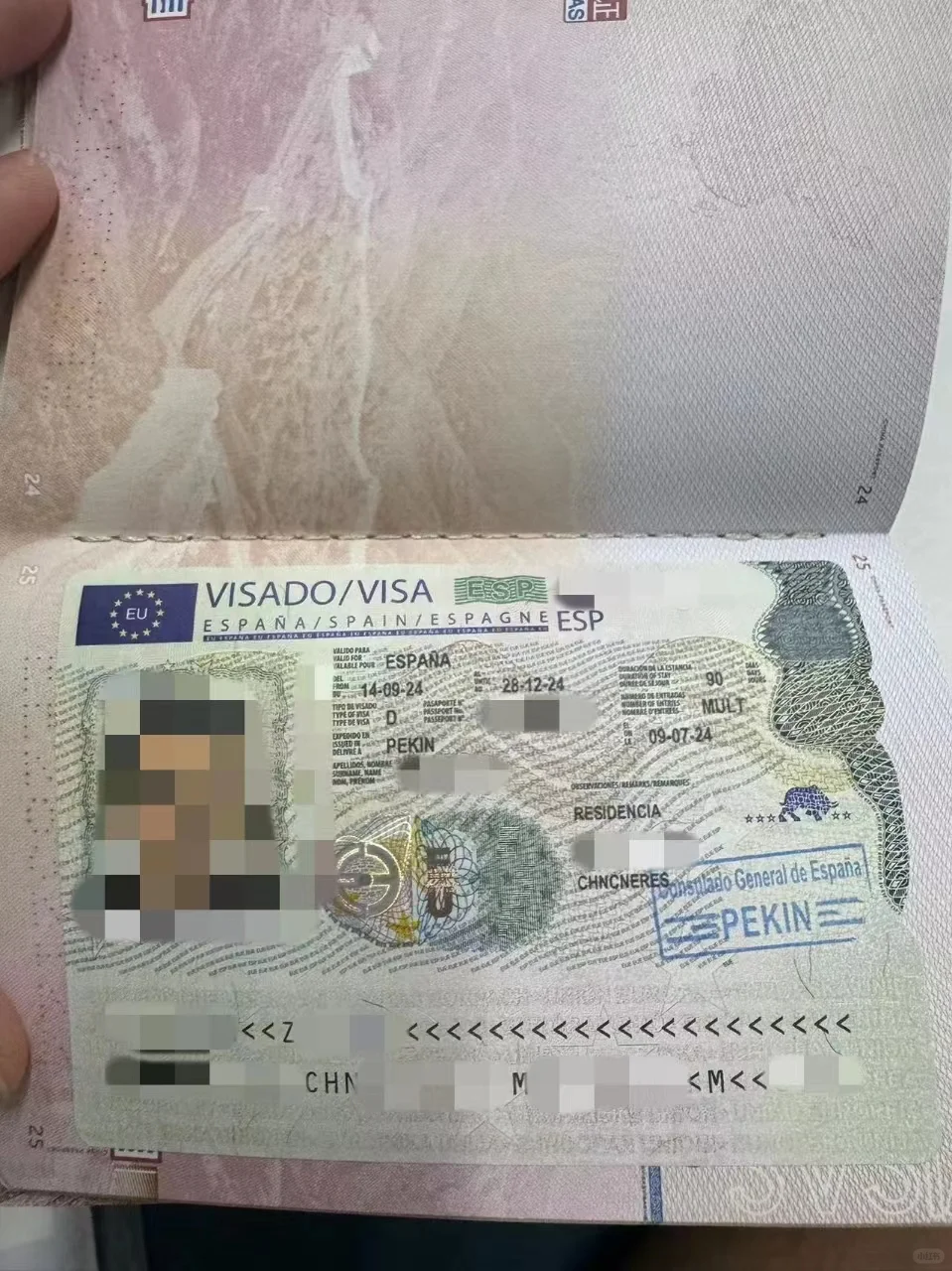 客户M先生一家四口，M先生主营一家信息咨询公司，妻子为私立学校老师，两...