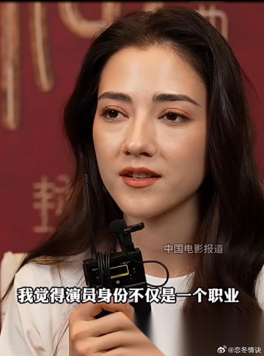 娜然和章子怡谁更好，更适合做霍太太 近来因为娜然霍启山即将结婚的传闻，章子怡又被