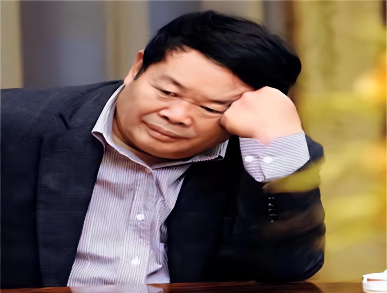 1978年，亿万富翁曹德旺想给情人2个孩子做后爹，便写信给妻子陈凤英道：“我爱上