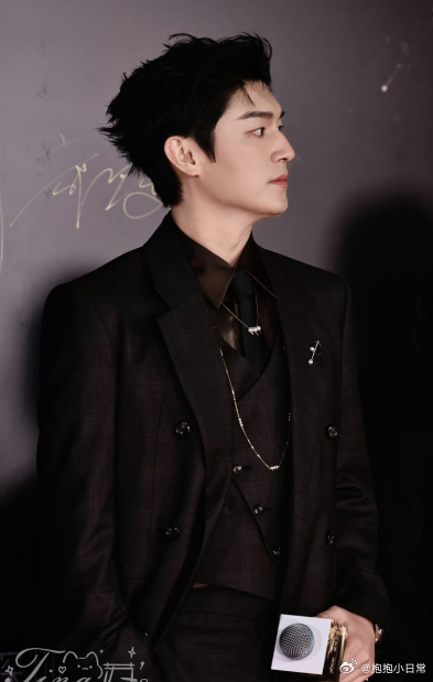 杨旭文年度最受欢迎男演员 凭借《唐朝诡事录之长安》圈粉无数，卢凌风这个角色被他演