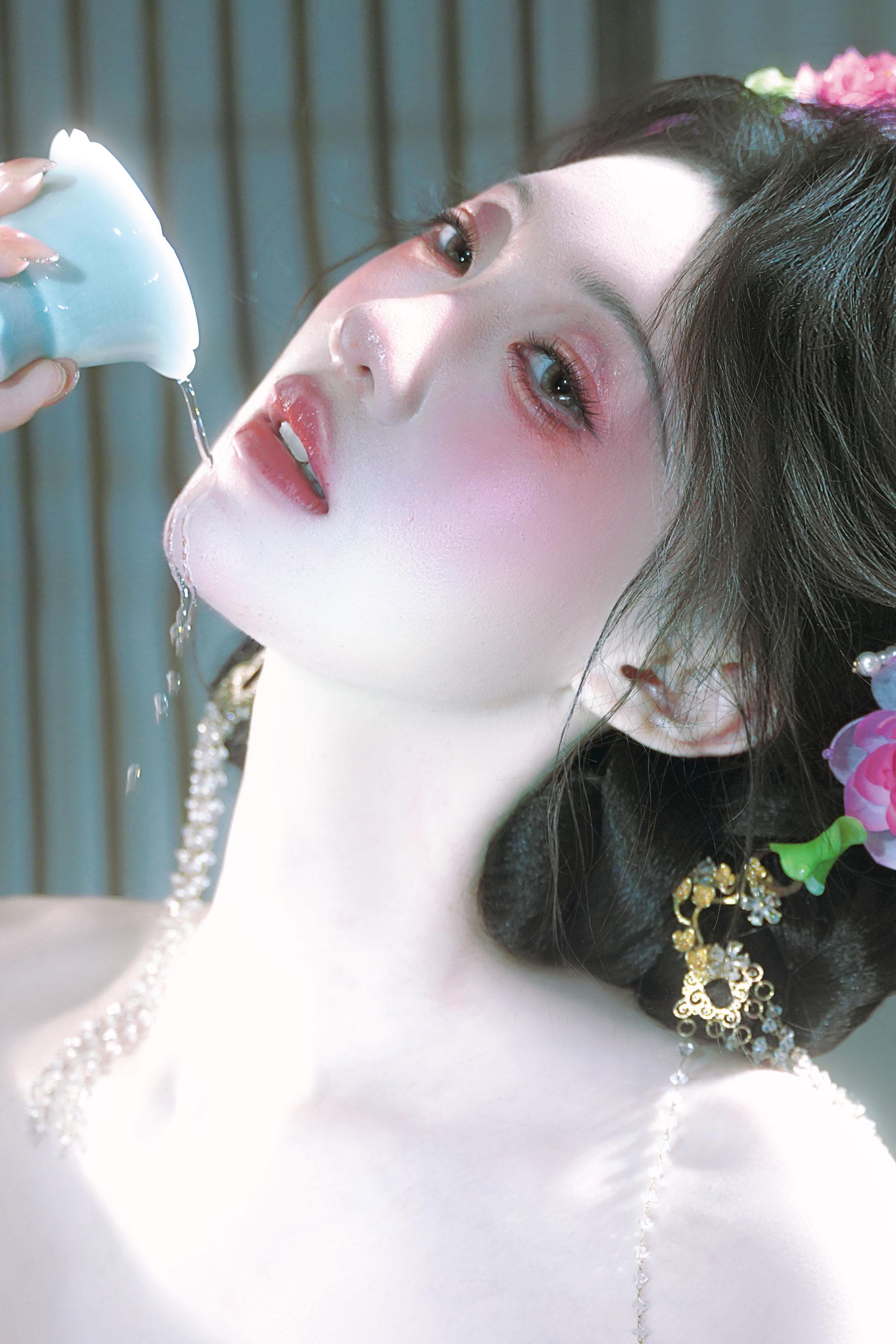 “酒浓春入梦”