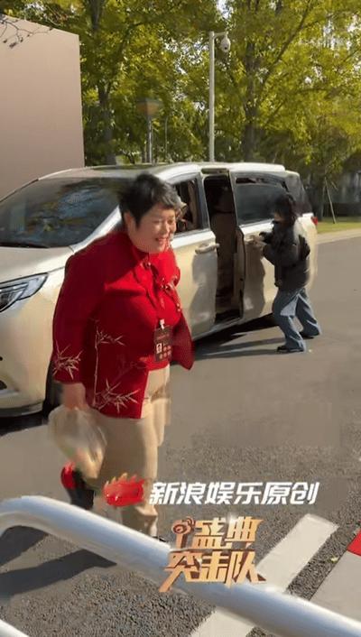 山东大葱走上视界舞台“油饼地”孕育，泉水滋养，还有“深开沟高培土”的古法工艺，山