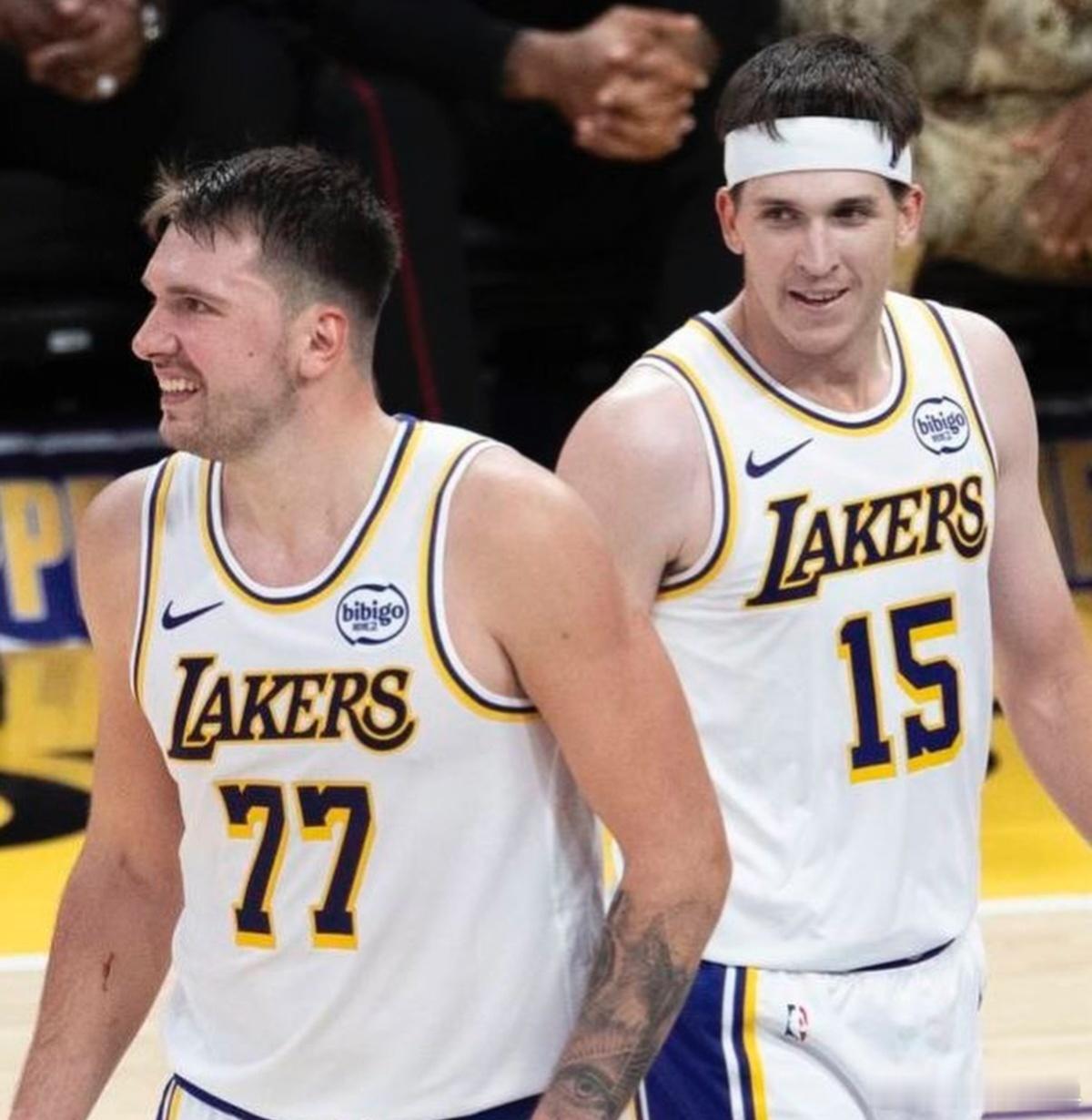 北京时间8月24日，美媒CBS Sports评选出了新赛季NBA十大双人组。 这