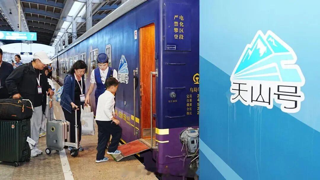 暑运铁路【新疆铁路升级服务护航暑运舒心旅途】进入7月新疆迎来暑期旅游、探亲出行高