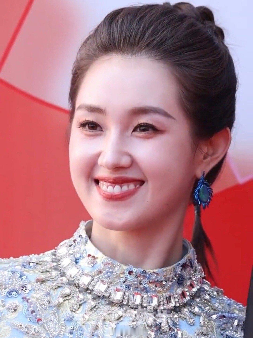 郭宇欣短剧之夜红毯生图 郭宇欣又有红毯物料了，郭宇欣参加短剧之夜的红毯生图来了，