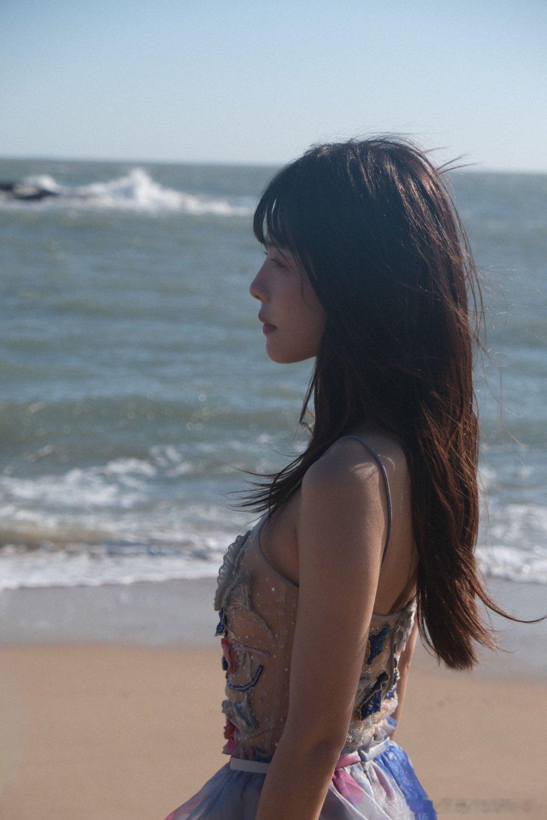 蔡文静海的女儿  蔡文静花海氛围感 哇塞！蔡文静这条裙子好米，好像花仙子一样出现