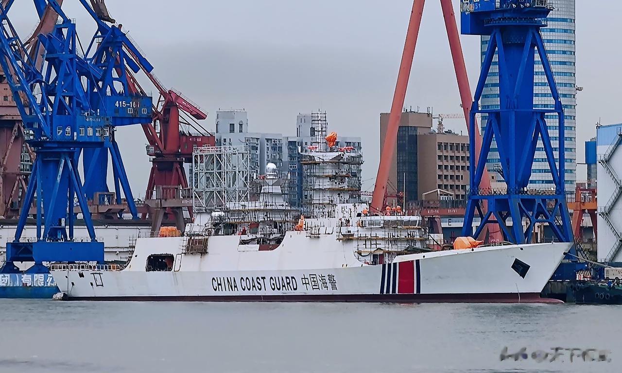 海警版054A已经在批量建造中，然后海警版052D、海警版“辽宁舰”的P图也早就