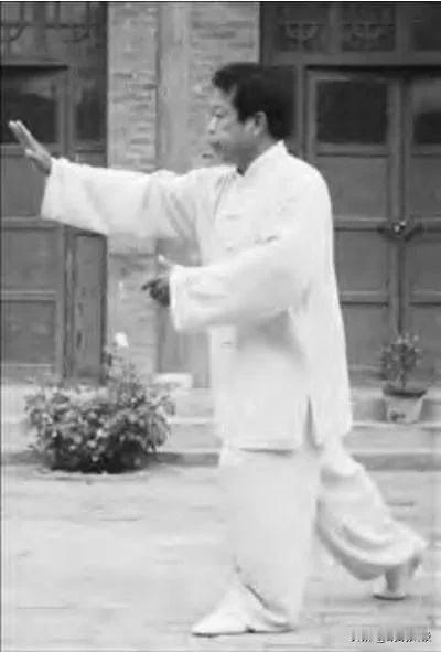 2025.08.23
跟着太极拳名家乔振兴老师学习传统八五式杨式太极拳笔记：
优