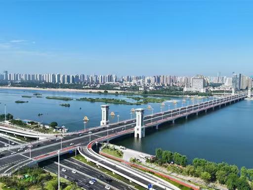 临沂的城建为何看上去更大气一些？
       在山东的城市里，临沂的城市建设一