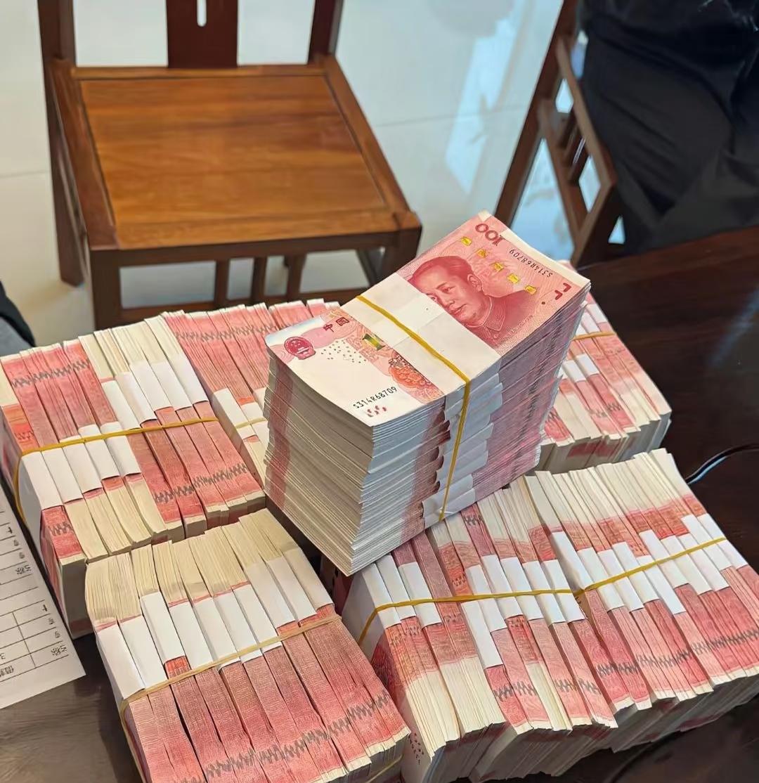 奉劝大家，今年这个行情真的别乱折腾，手里攥着十万二十万现金，千万别想着靠投资钱生