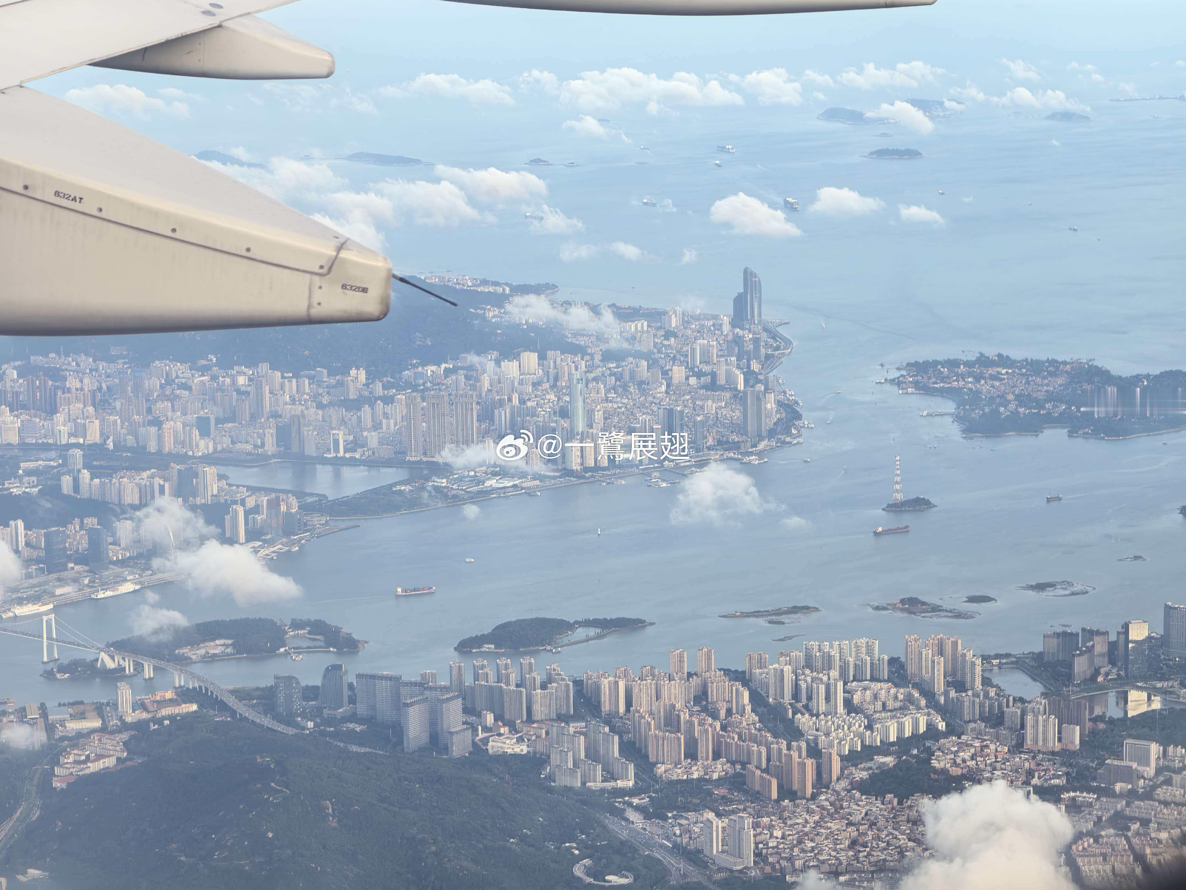 又是暑假旅游旺季时，最近你村旅馆和商场的生意挺火爆的。厦门