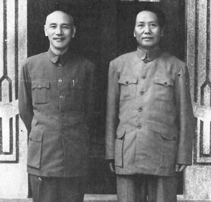 一九五六年毛主席亲自写信邀请蒋介石回到故乡，蒋介石收到信后反复阅读却沉默无语
1