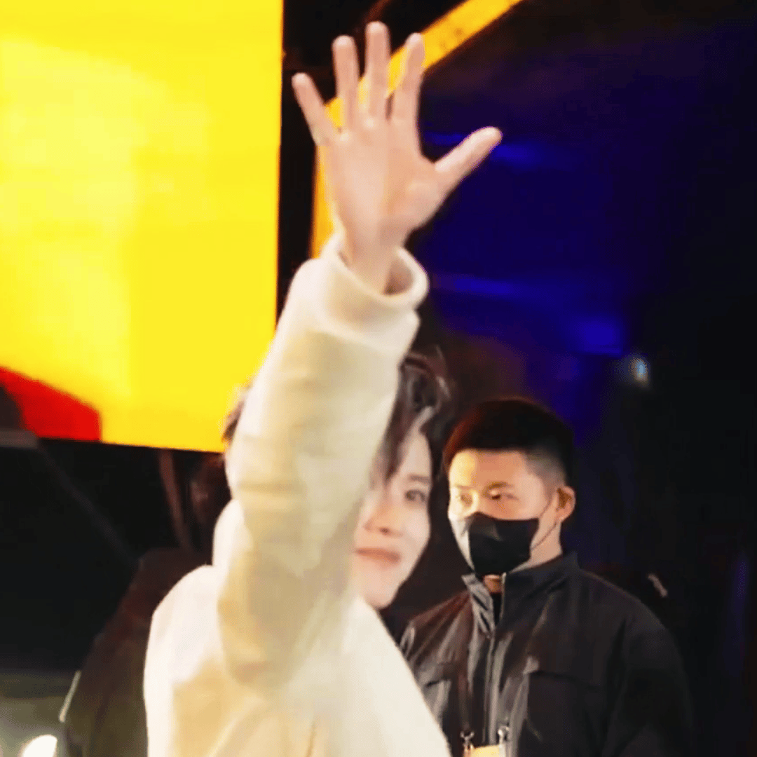 放假在家和妹妹们投屏心肝各种视频大看特看真是快乐极了～🐾任嘉伦深渊无间