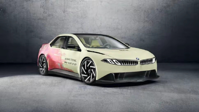 宝马新世代电动车无伪装，这外观很难评。 