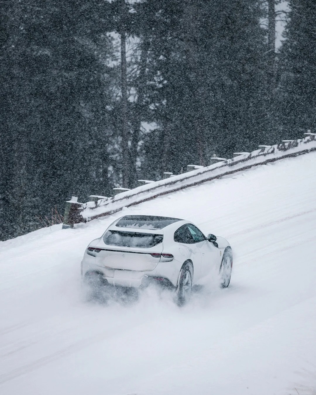 雪山公路，法拉利purosangue绝美车片