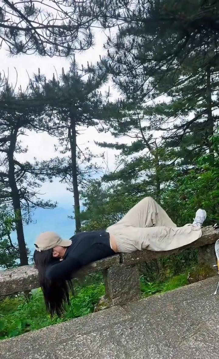 您拨打的用户正在睡觉，不想被打扰，除了要一起睡的，其他人请稍后再拨。