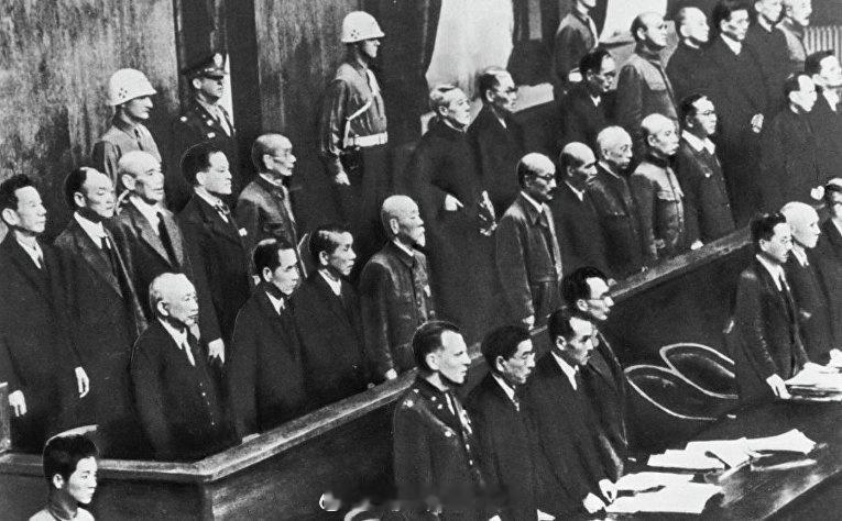 照片中的历史 1946年5月3日，远东国际军事法庭正式开庭审理战争罪犯。这一审判