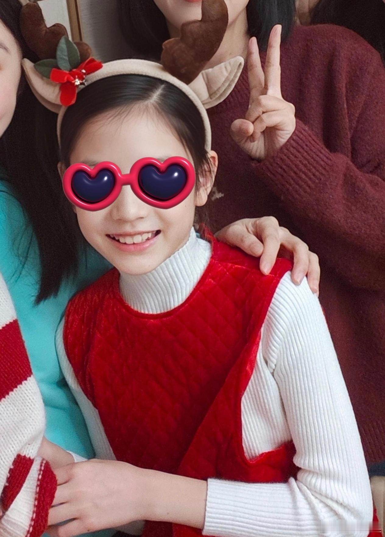 张梓琳9岁大女儿正脸照张梓琳大女儿颜值 张梓琳9岁大女儿正脸照 