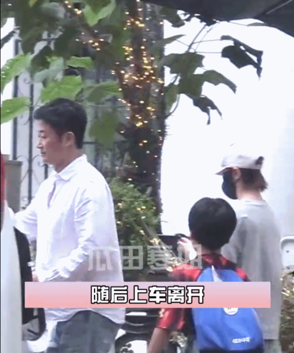 吴京谢楠带两个儿子理发 吴京谢楠儿子长这么大了 张小寒拍到吴京和谢楠带着两个儿子