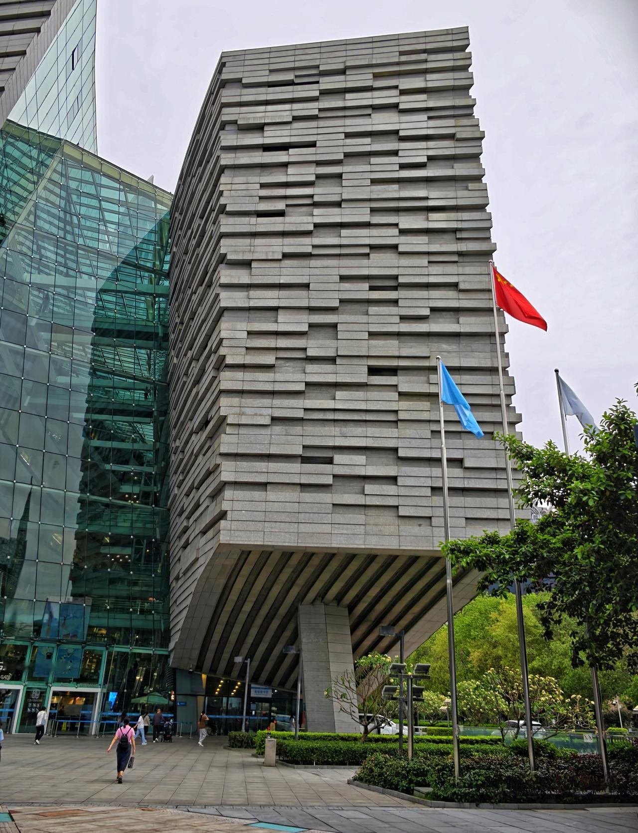 4 号，毗邻花城广场、广州塔等城市地标。广州书吧 图书馆测评 番禺广场图书馆 广