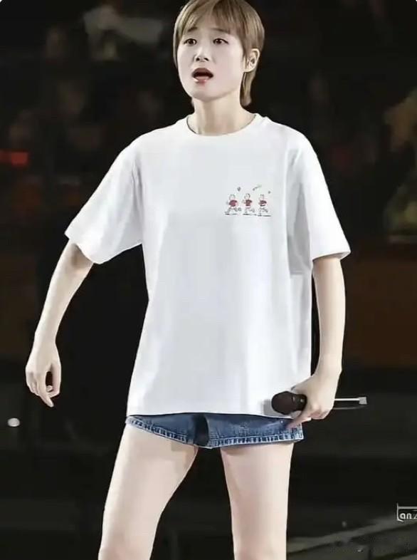 说实话，李宇春真的很抗老，这形象状态怎么看也不像奔5的人啊！