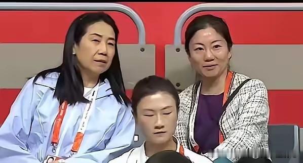 既生瑜，何生亮。因为太低调容易被忘记。昨天中日女乒团体决赛，镜头几次对准嘉宾观众