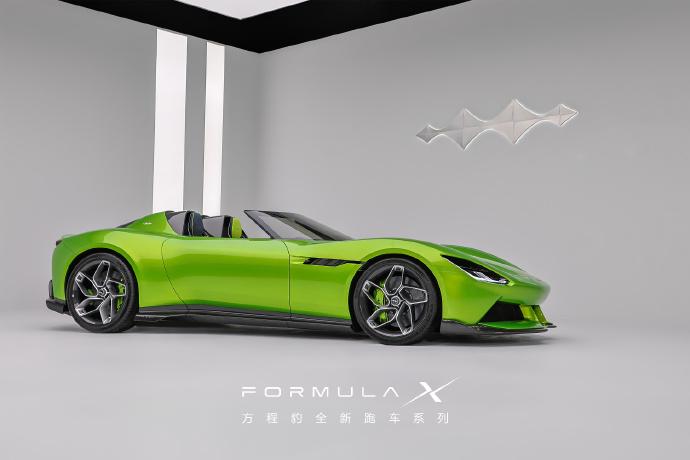 帅酷的青蛙王子来了
方程豹首款概念超跑名为FORMULA X。
其实就是两年前亮