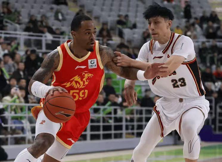 俱乐部杯赛上半区，广厦主场对阵吉林，最终广厦逆转吉林取得胜利。
半场结束时广厦以