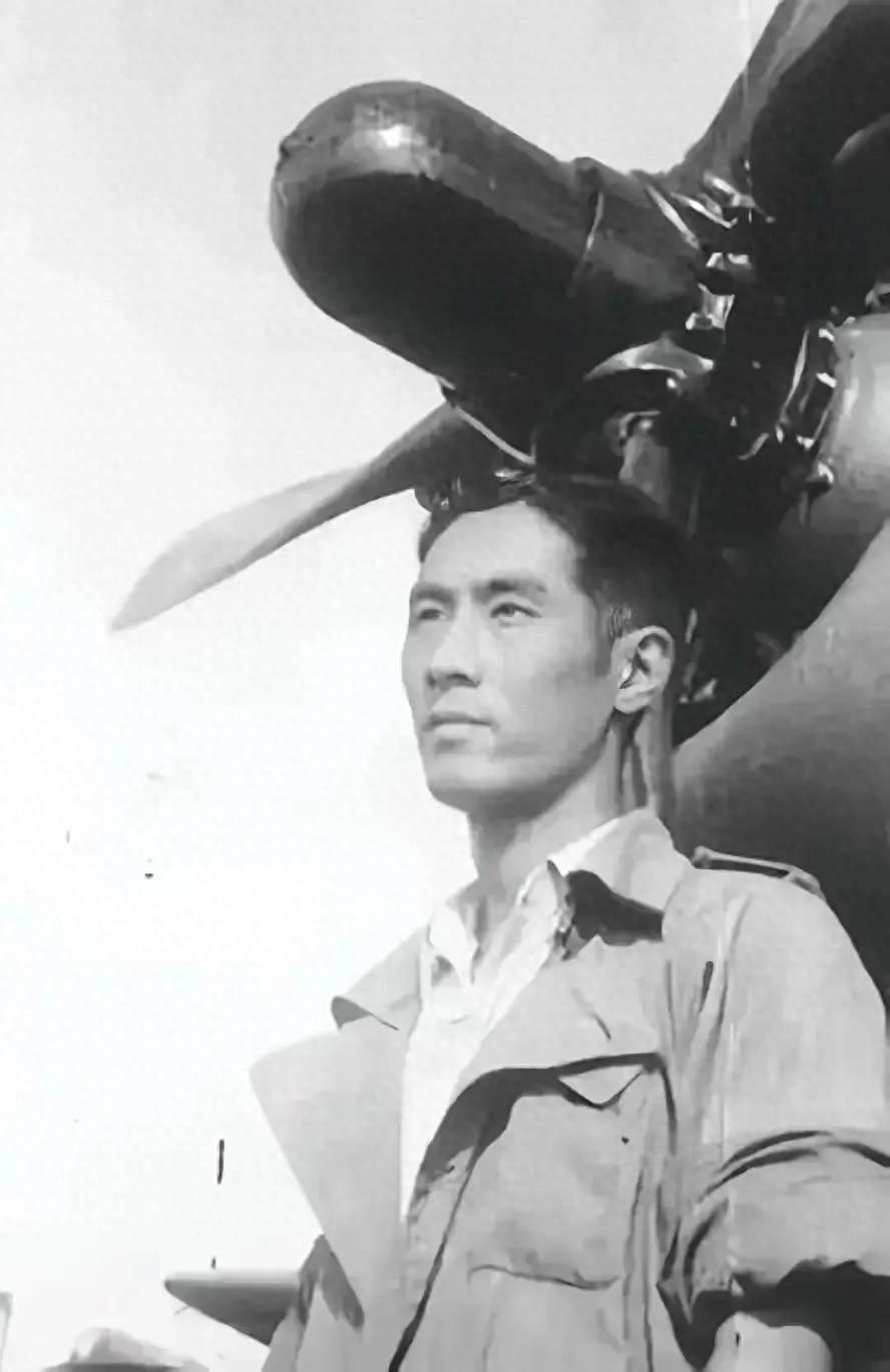 1944年，飞行员王光复，在炸毁日军军列后，正打算返回，谁知途经日军机场时，却发