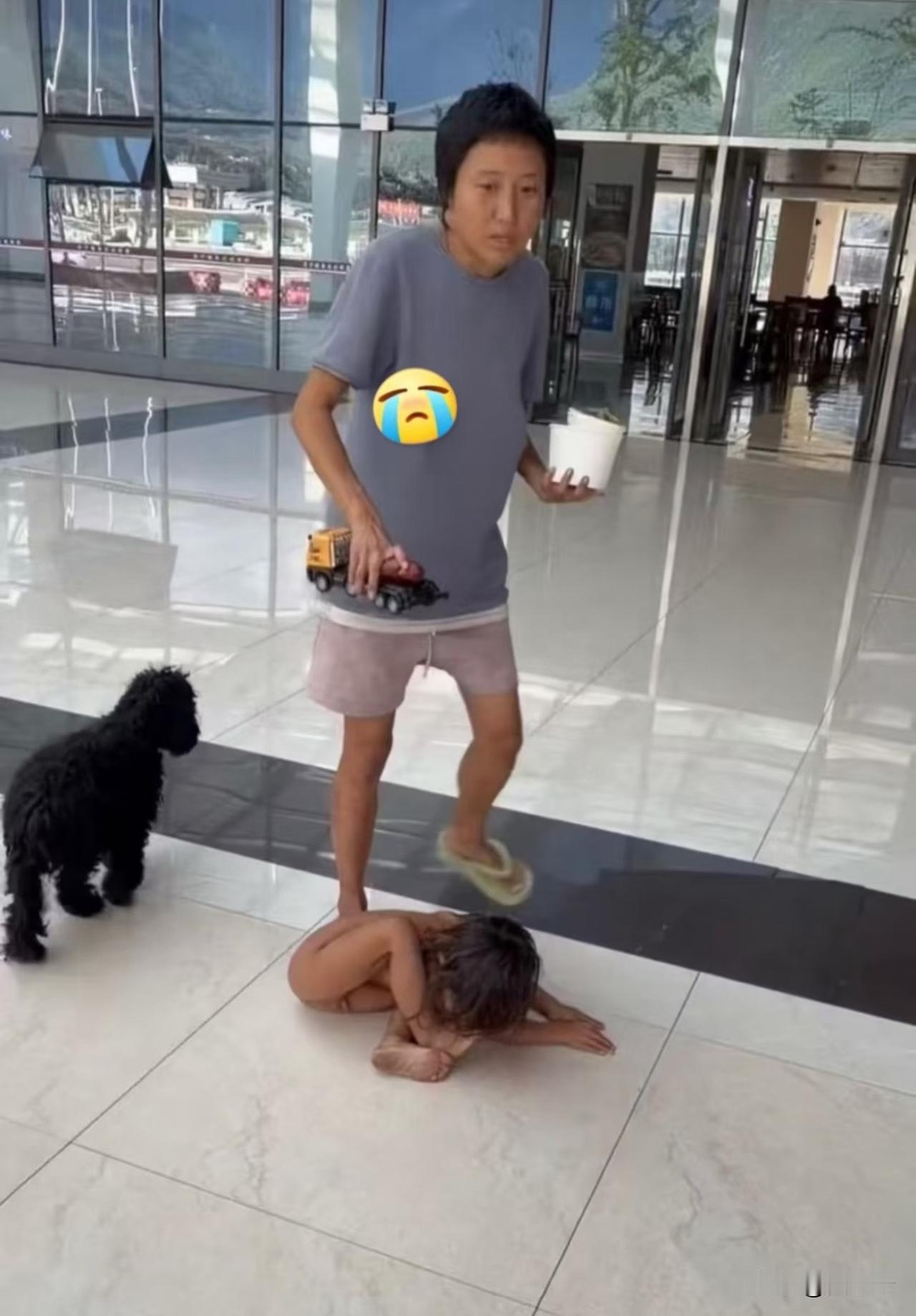 这个男孩妈妈是全网特后悔的人！
​​​
她千不该，万不该，不该行事太高调。
​