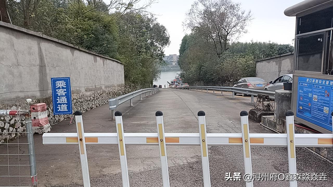 桂平白沙渡
桂平区域的车渡，
现在已经不多了，
由于桂平市区到贵港境的这段郁江上