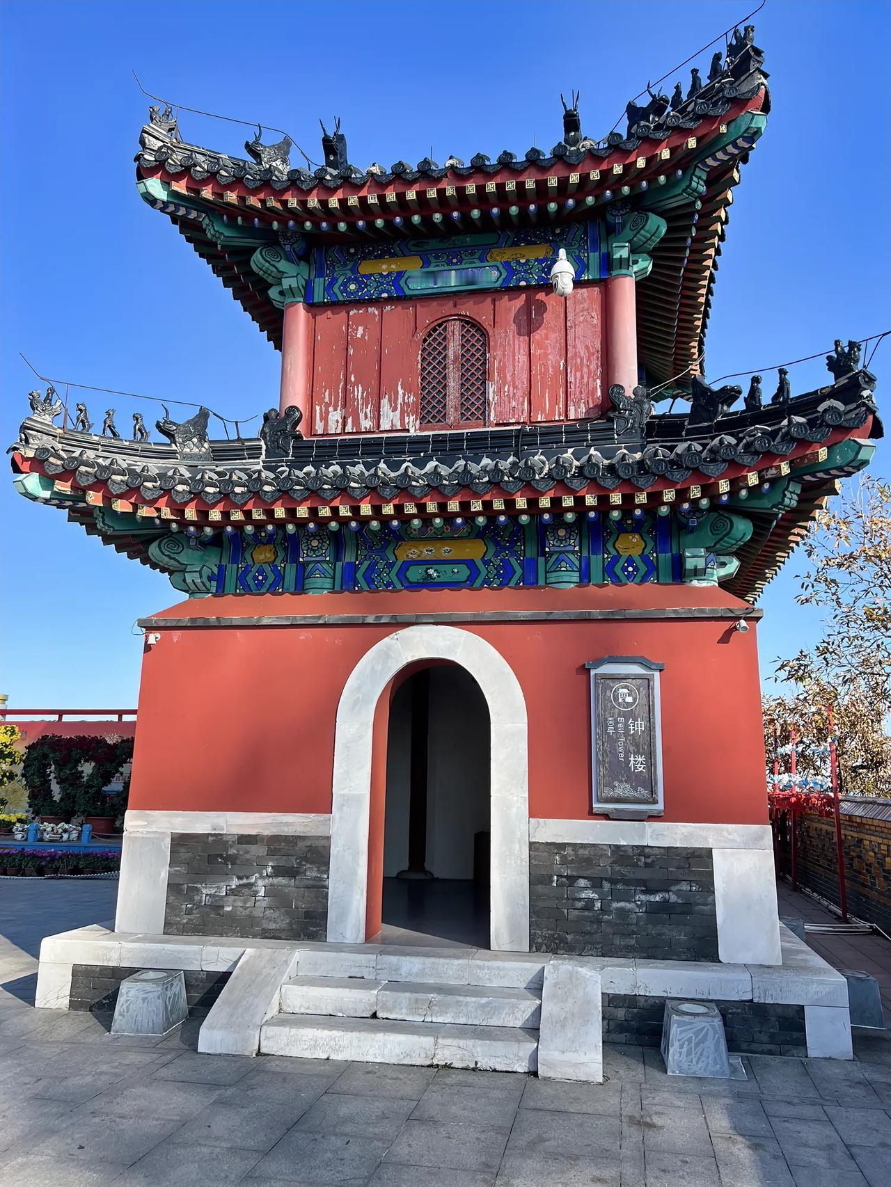 千年古韵，瑰丽壮观。
厅堂楼阁，独门一个。
清净进出，怡然自得。