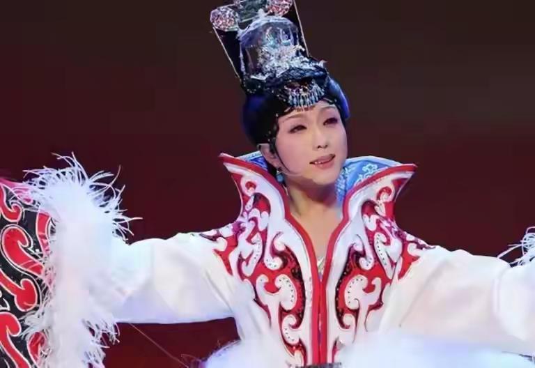 在公共场合，千万不要自以为可以代表其他人，否则可能会贻笑大方，甚至可能会得罪一大