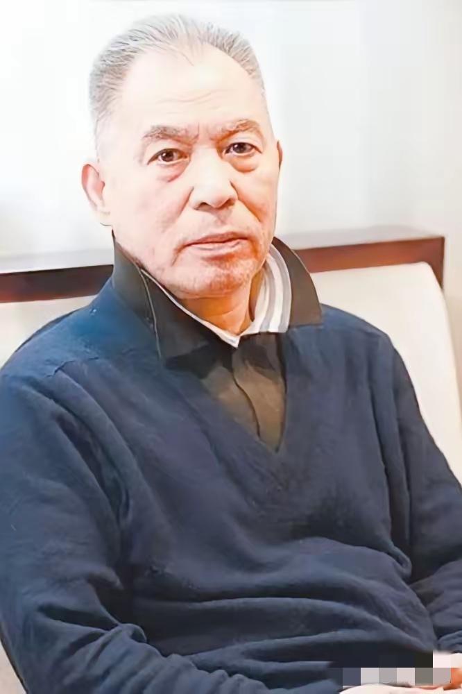 梁晓声说的太戳心了！父亲先走，家没了顶梁柱；母亲先走，家就彻底散了。
 
父亲是