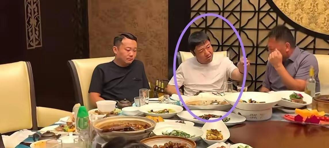 偷拍加公开的人，是个小人，再没有别的解释。[捂脸]