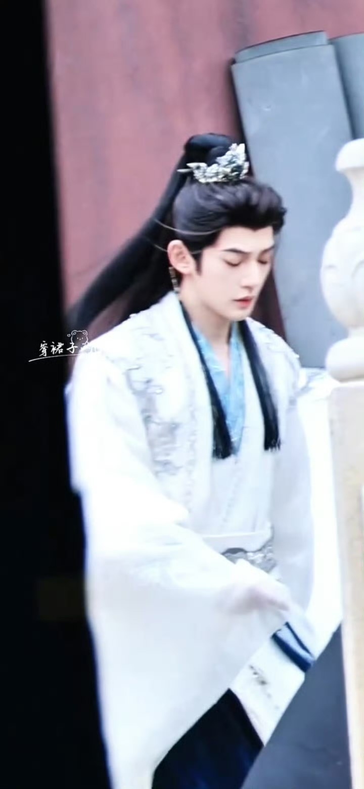 邓为花儿与少年2026💎邓为花儿与少年¹¹新雪覆盖蜿蜒的足迹，世界回到最初的白