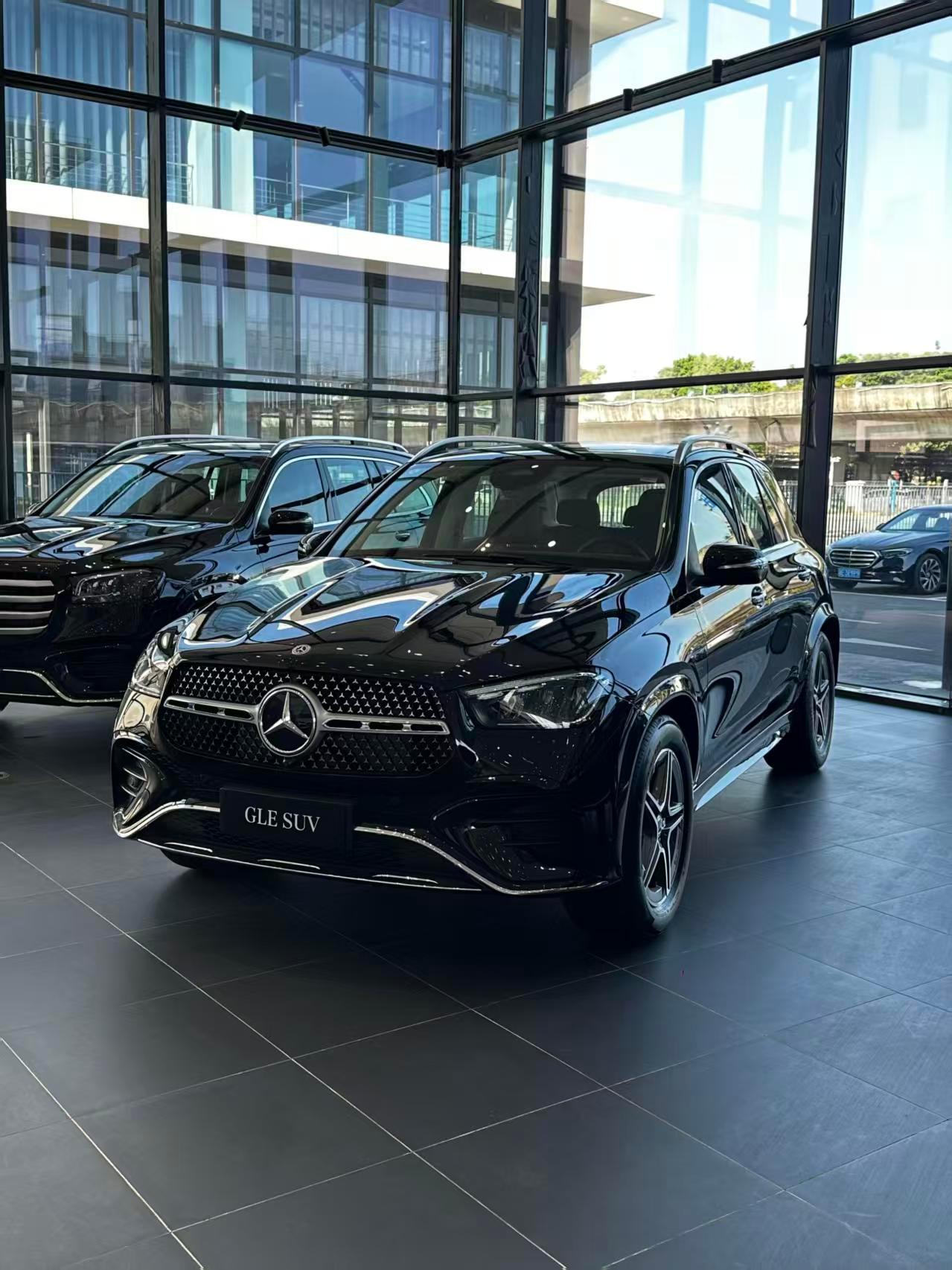 全时四驱就是稳，尤其下雨下雪天开，心里特别有底，安全感是别的车给不了的。 