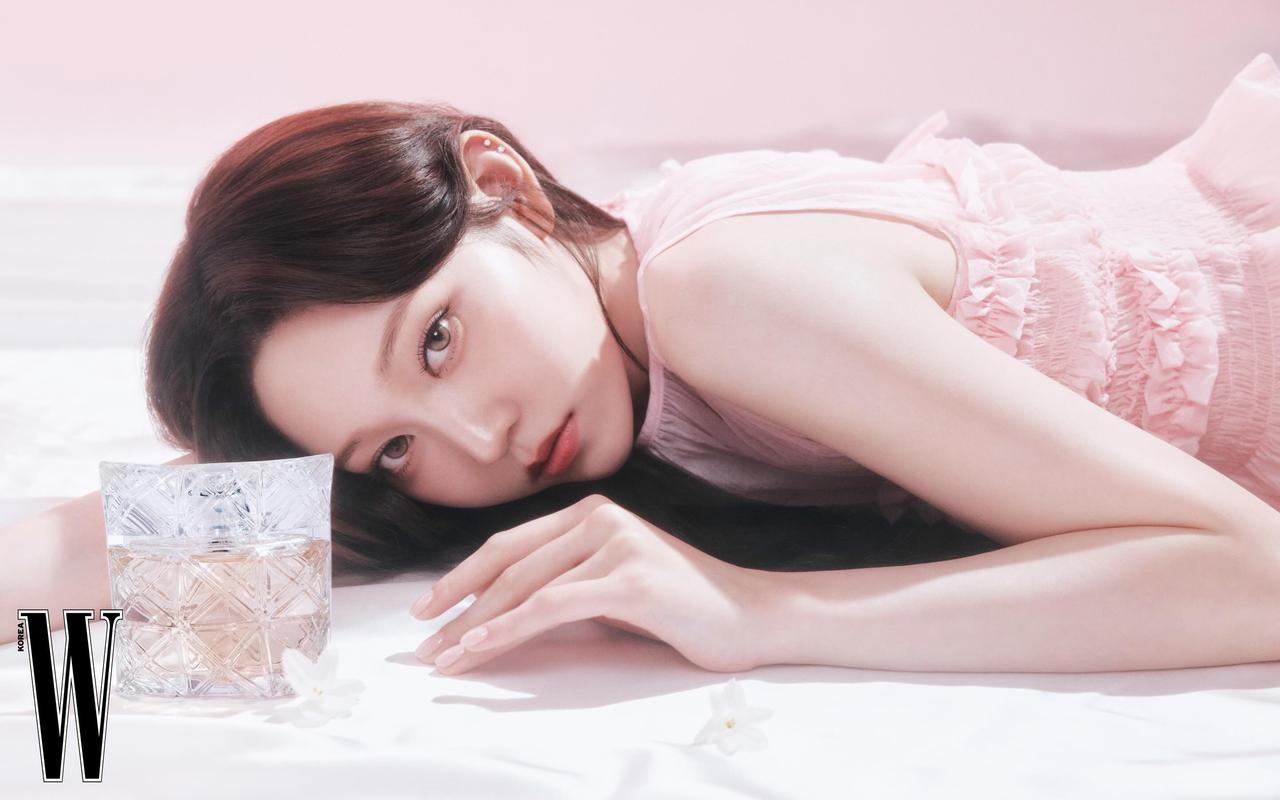 ALLDAY PROJECT李荣书的三宅一生《W Korea》画报