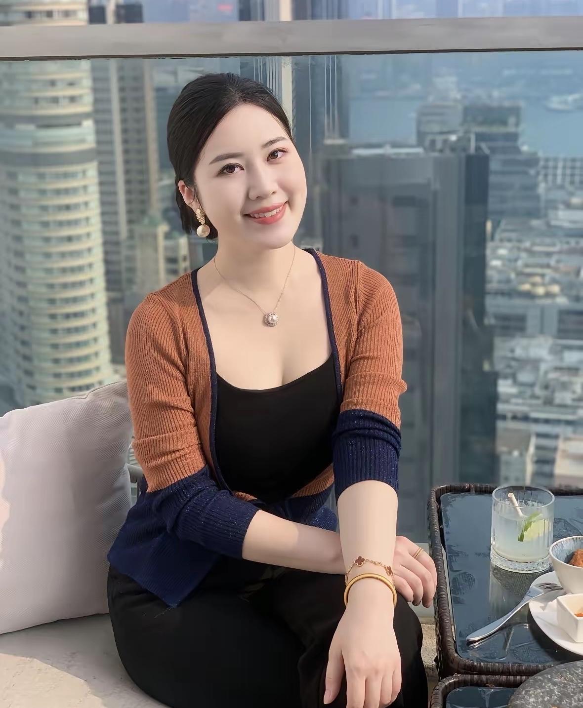 见妻子陪情人住民宿，我再没亲近，她问我是否变心 ，我：剩菜变质谁还吃？

成年人