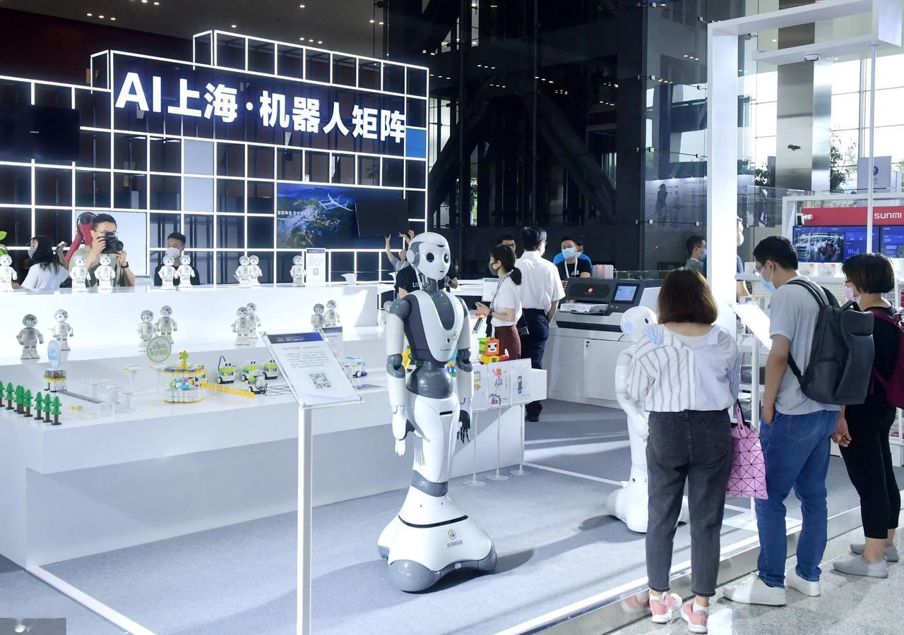 今天人民日报刊发评论解读正在举办的2026世界人工智能大会，看完感触很深，AI不
