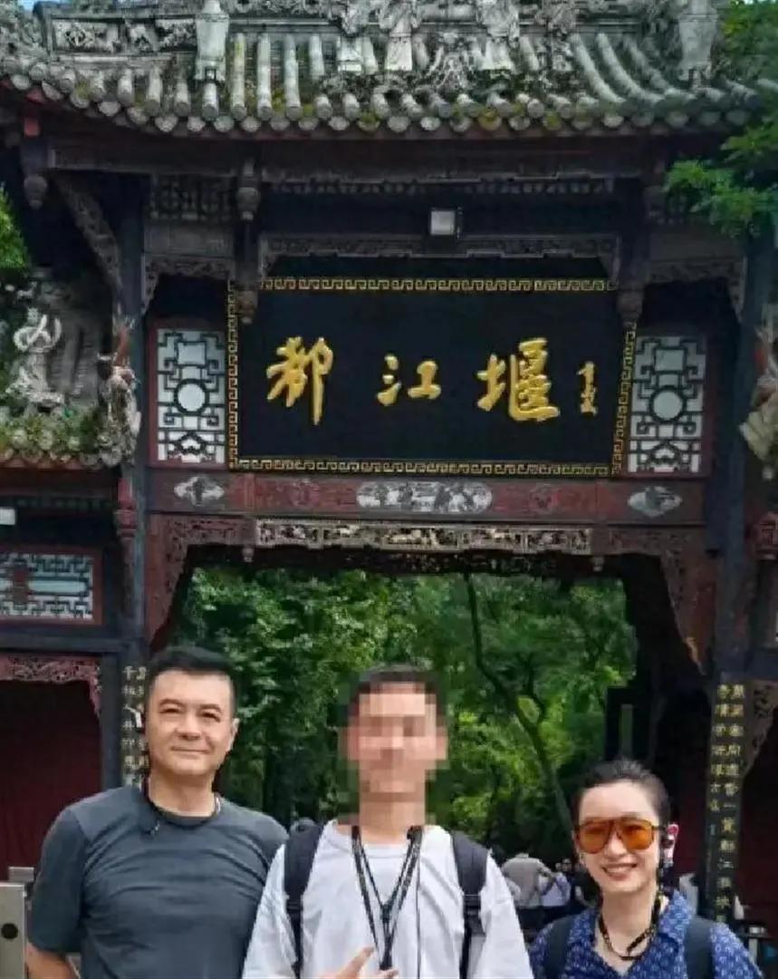 抛开遗传，秦海璐儿子高出同龄人的后天助长习惯
 
秦海璐儿子11岁身高接近165