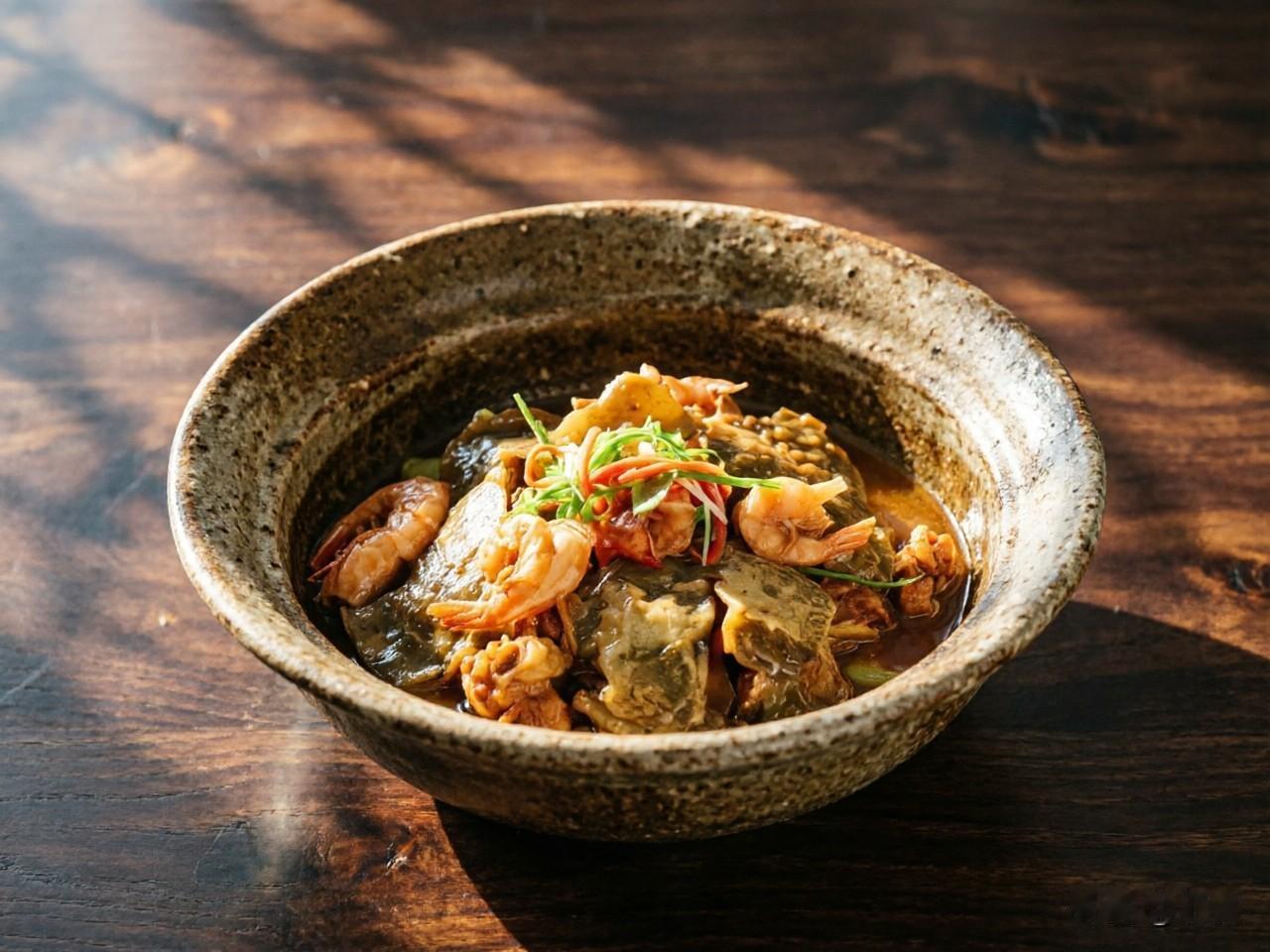鲜虾甲鱼鸡煲

【食材准备】

主料：鲜虾 200克（剪须开背去虾线），甲鱼 1